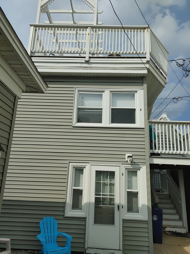 View of upstairs apt and downstairs apt. This one is downstairs. - 8 Highland Ave