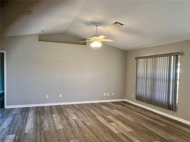 Foto del edificio - 1110 El Dorado Blvd N