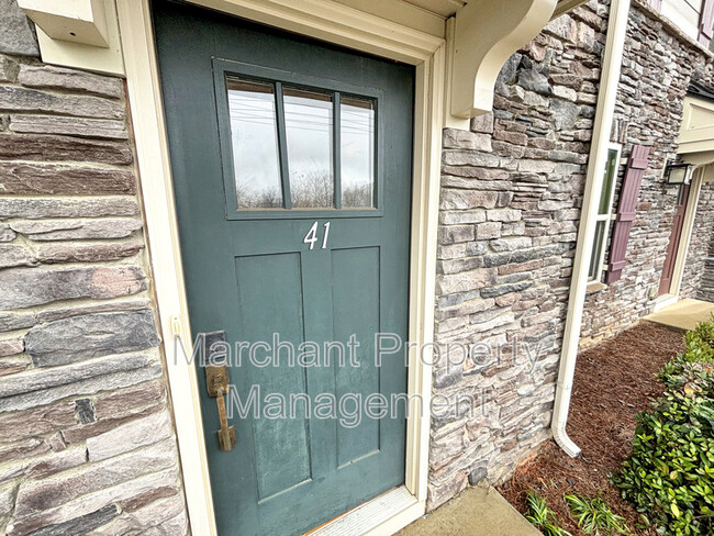 Building Photo - 41 Itasca Dr