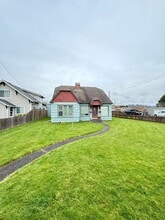 Building Photo - 2100 Bay Ave