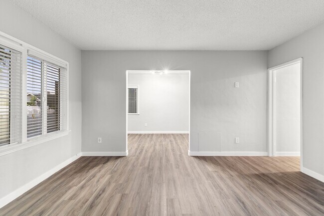 Foto del edificio - 1900 E 7th St