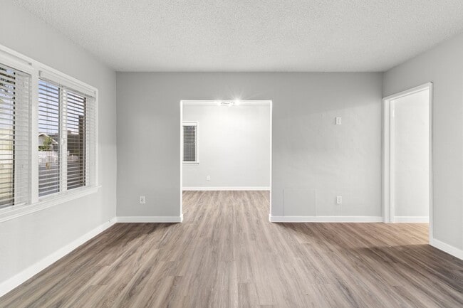 Building Photo - 1900 E 7th St