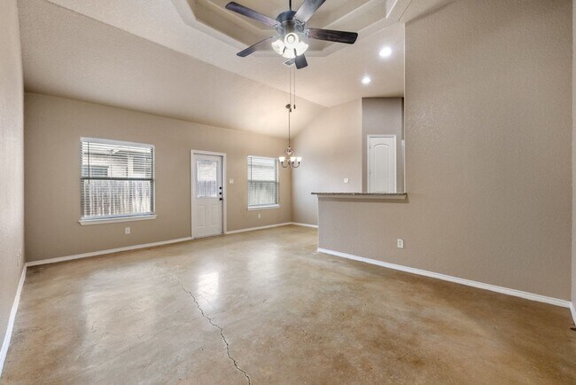 Foto del edificio - AVAILABLE NOW! 3 BEDROOM DUPLEX LOCATED IN...