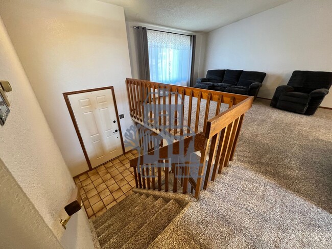 Building Photo - Beautiful Villa Loma Bi-Level