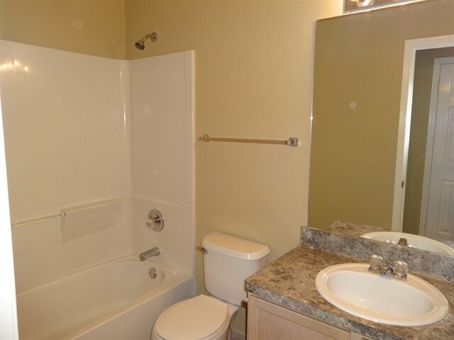 Building Photo - 13811 Chevy Oak
