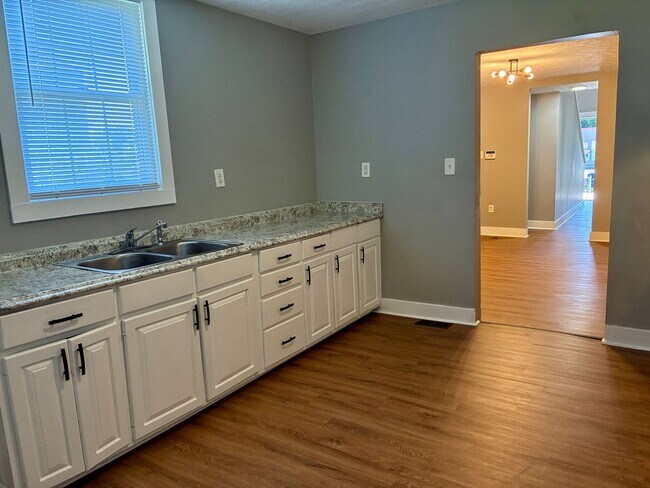 Foto del edificio - MOVE IN SPECIAL! $100 SECURITY DEPOSIT