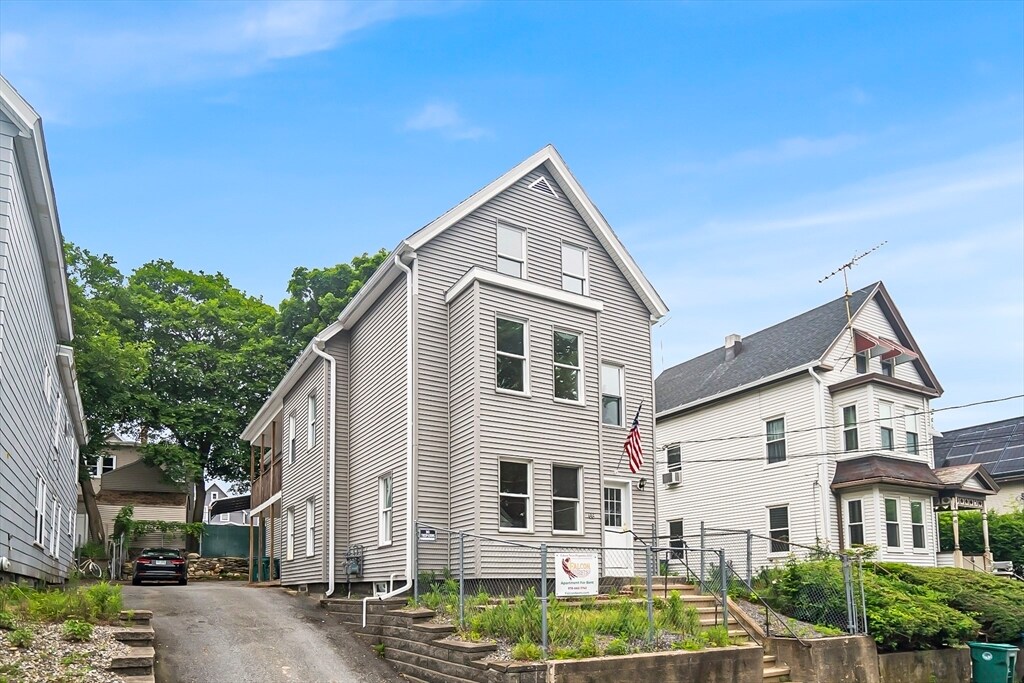 Primary Photo - 66 Pacific St