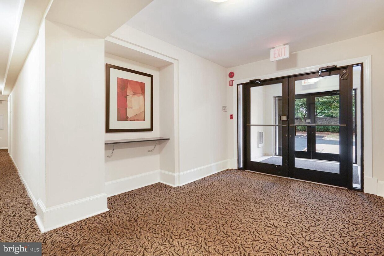 3611 38th St NW Unit 402, Washington, DC 20016 Room for Rent in