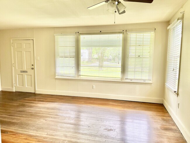 Foto del edificio - 10363 White Oak Dr