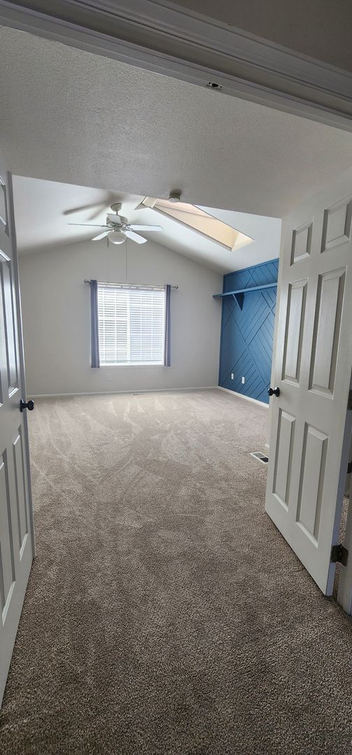 Building Photo - 3 Bedroom Townhome in Denver