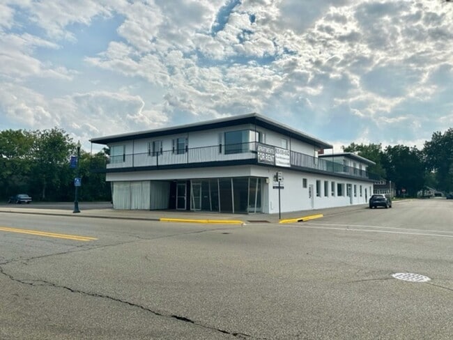 Building Photo - 503 S Main St