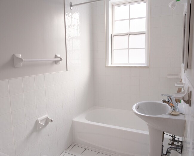 Photo du bâtiment - Crestview Apartments