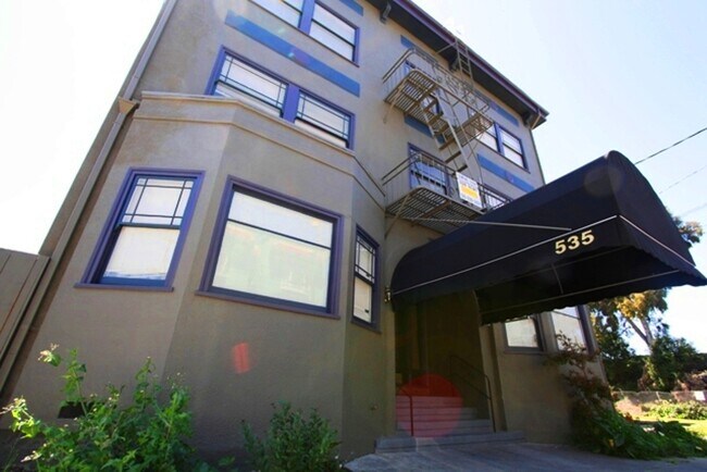 Building Photo - 535 41st St