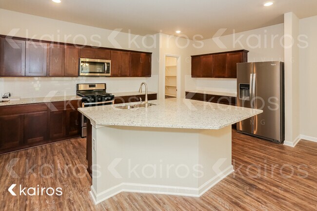 Building Photo - 6637 Tiger Pointe Dr.
