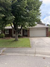 Building Photo - 1117 Red Oak Ct