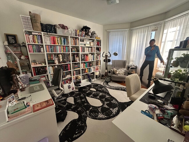 Building Photo - 233 Kelton St