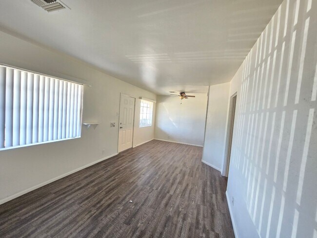 Foto del edificio - 1 Bed 1 Bath Apartment in Historic Glendale
