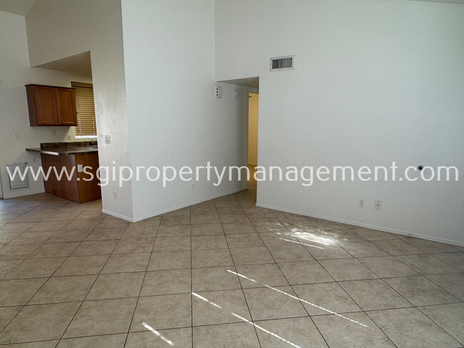 Foto del edificio - North Phoenix home on huge lot for rent