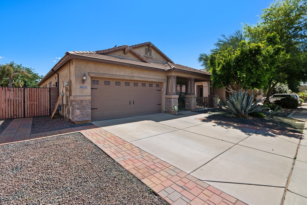 Foto principal - 10929 E Sylvan Ave