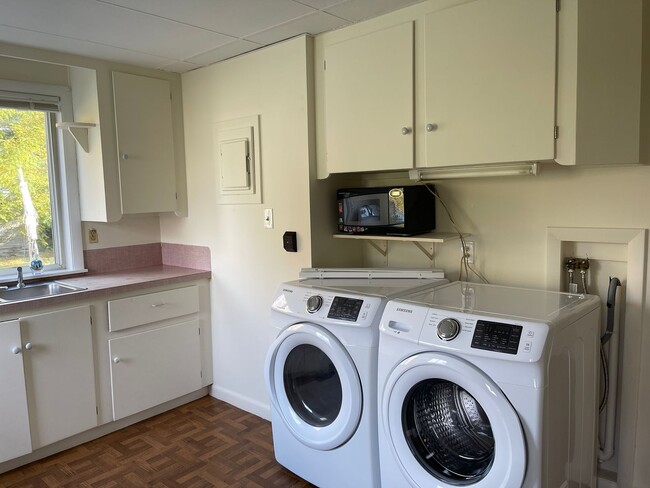 Building Photo - 98 Greensboro Rd