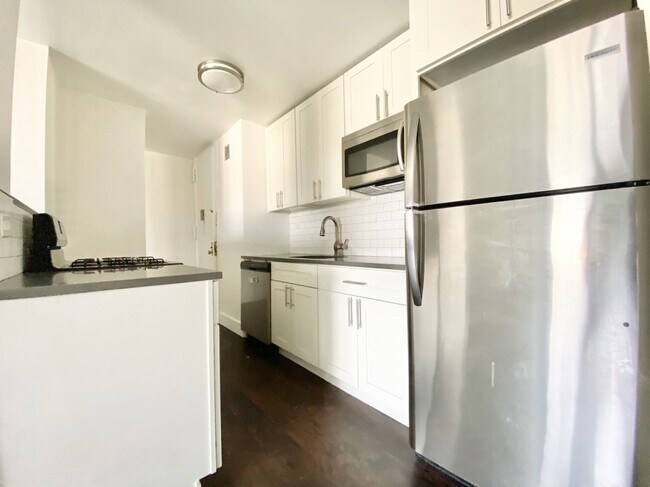 Building Photo - 410 St Nicholas Ave