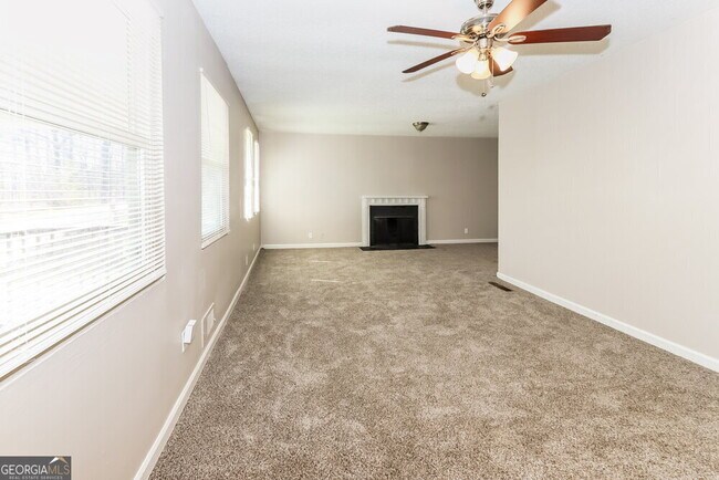 Building Photo - 429 Azalea Dr