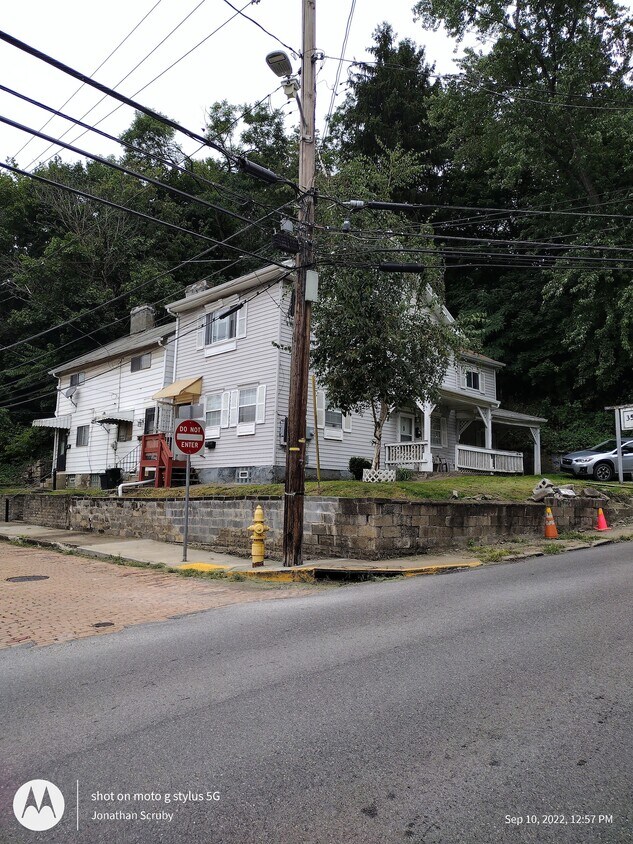 35 Kittanning Pike Unit 2, Pittsburgh, PA 15215 Apartments in