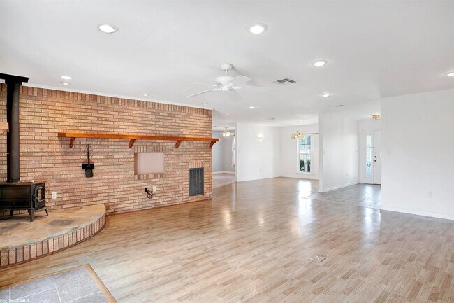 Building Photo - 16200 South Ave