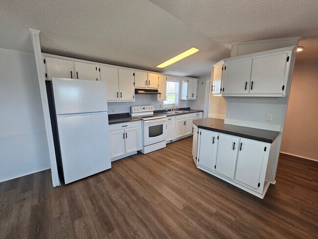 Foto del edificio - NEW LISTING!!!