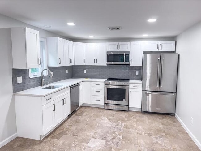 Building Photo - 453 Vineyard Ave