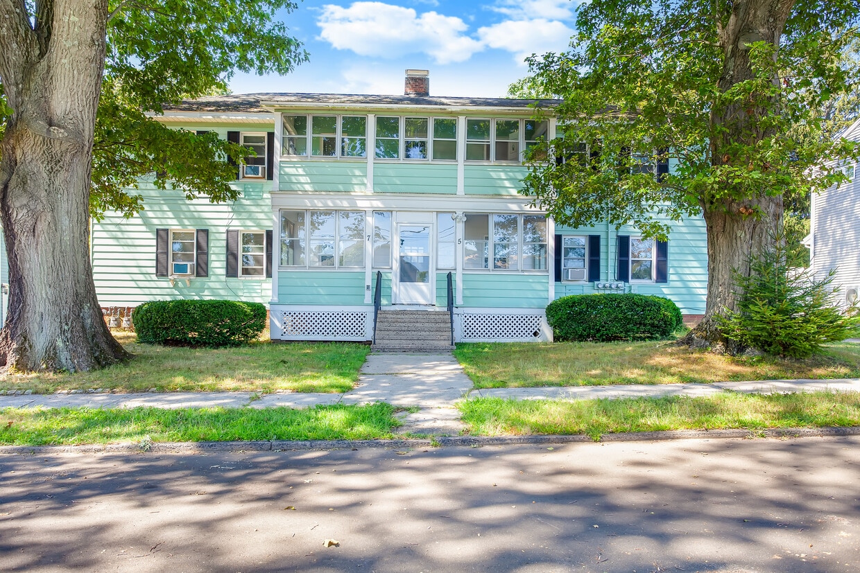 Primary Photo - 7 Oak St