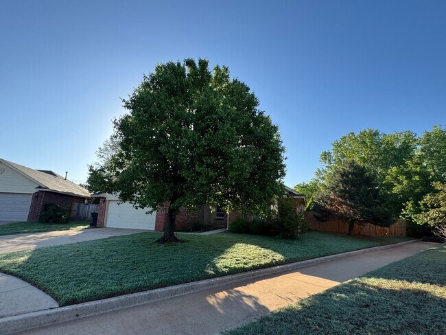 Building Photo - Spacious 4BR House in Oklahoma City & Deer...