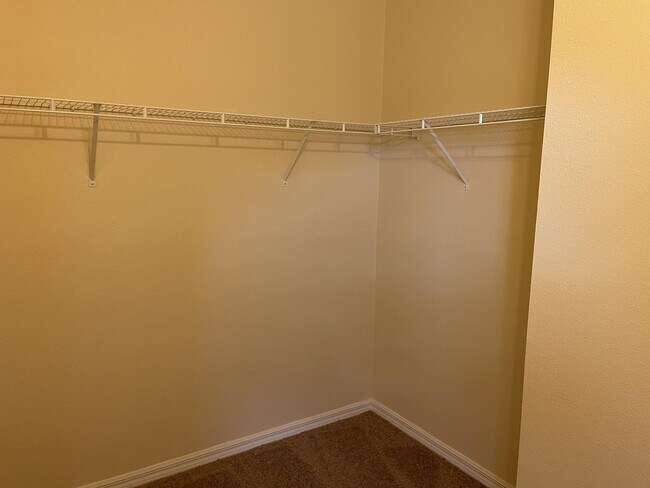 Building Photo - 935 Cumberland Dr