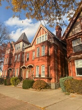 Building Photo - 860 Park Ave