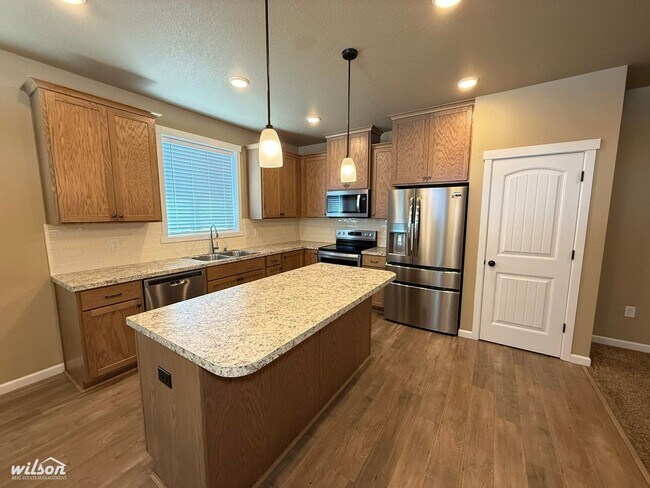 Foto del edificio - Modern 3-Bed Moxee Home with Huge Fenced Yard & Covered Patio