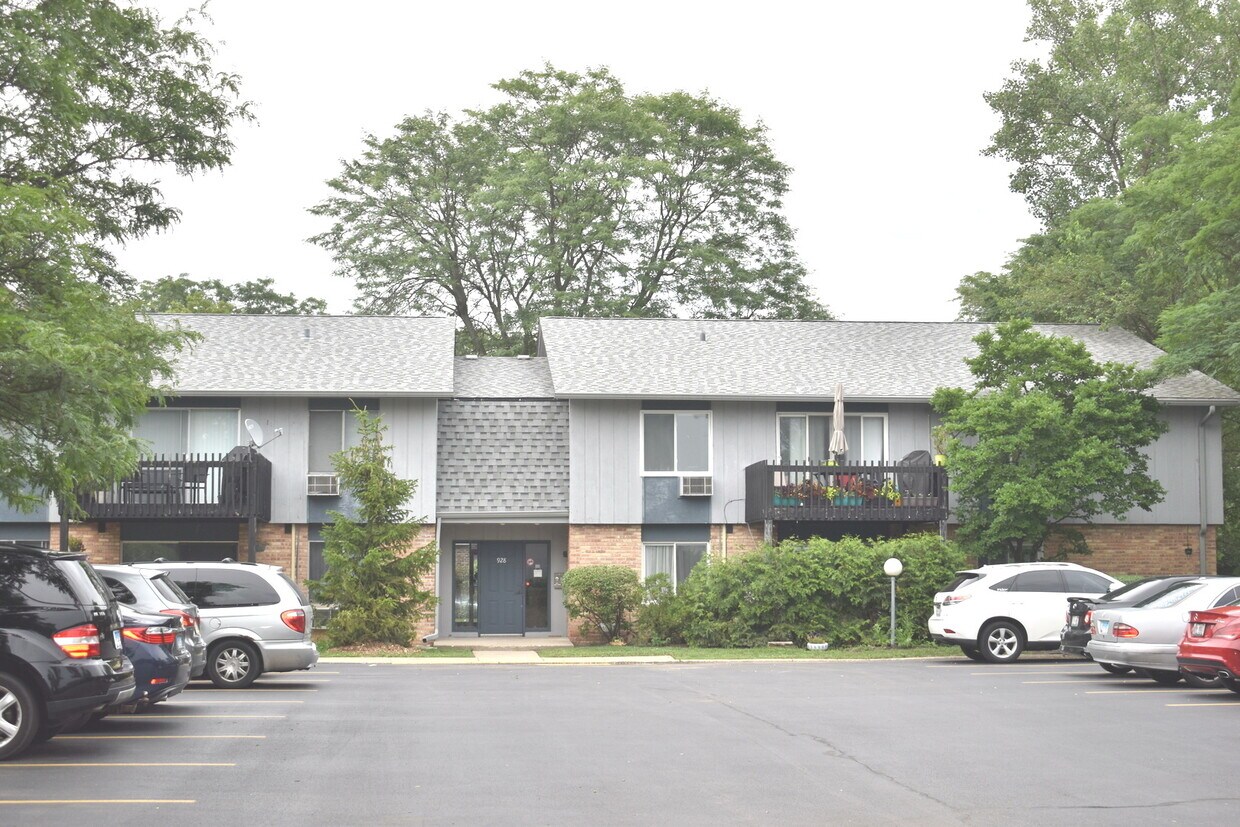 Primary Photo - 928 E Old Willow Rd