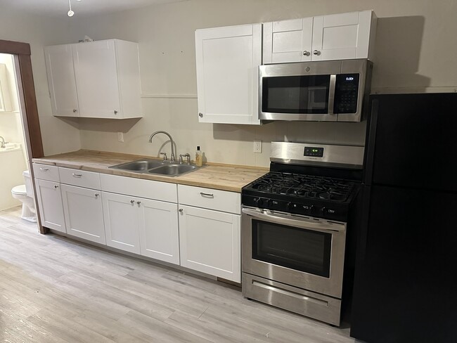 Building Photo - 32 Highland Ave