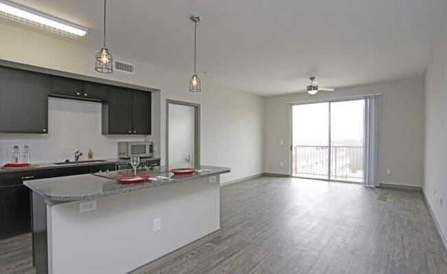 Building Photo - 2 bedroom in Dallas TX 75208