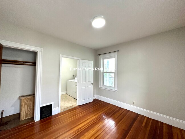 Foto del edificio - 30 Roseclair St