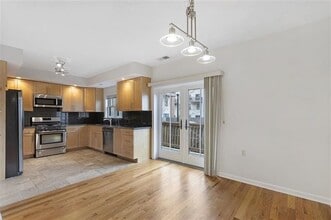 Building Photo - 439 Whiton St