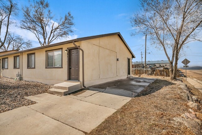 Building Photo - 383-391 N Wood Cir