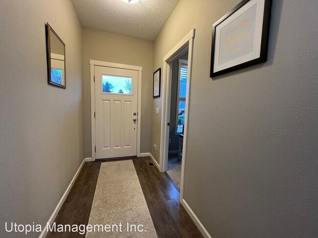 Building Photo - 4 br, 2.5 bath House - 2205 SE Cochran Drive