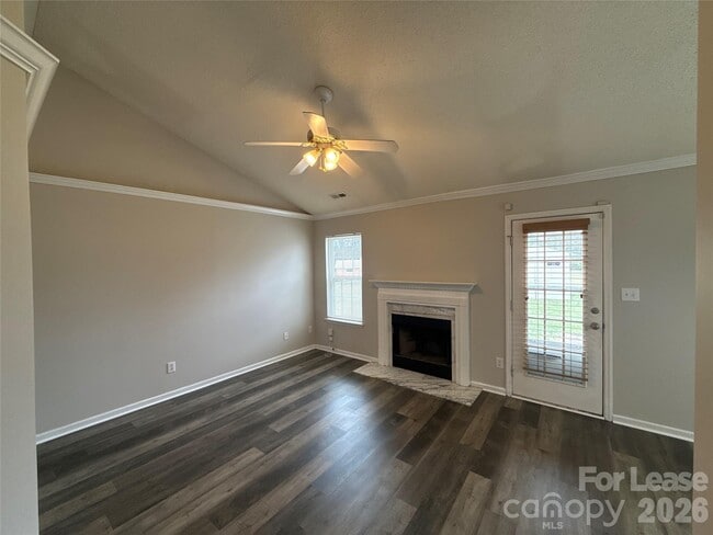 Foto del edificio - 1511 Hudson Graham Ln