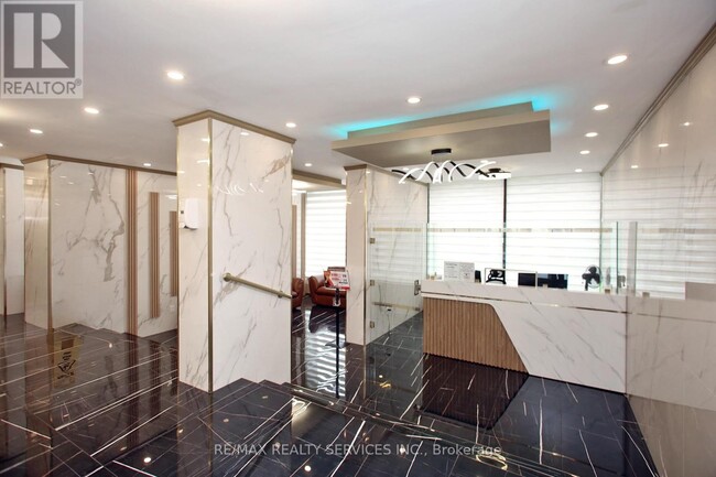 Building Photo - 507-10 Sunny Glenway