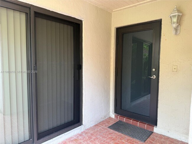 Foto del edificio - 17321 NW 63rd Ave