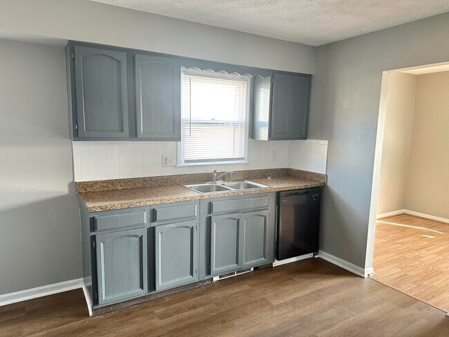 Foto del edificio - 341 Rebel Rd