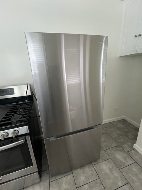 Refrigerador nuevo - 1055 W 7th St