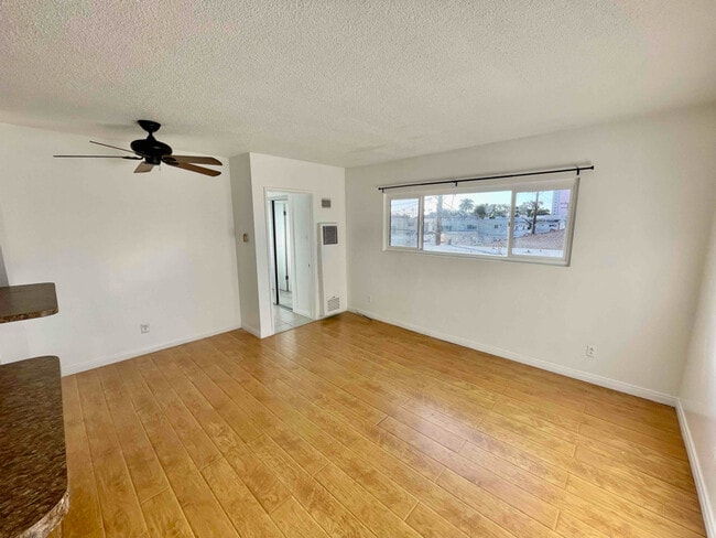 Photo - 933 6th St Apartment