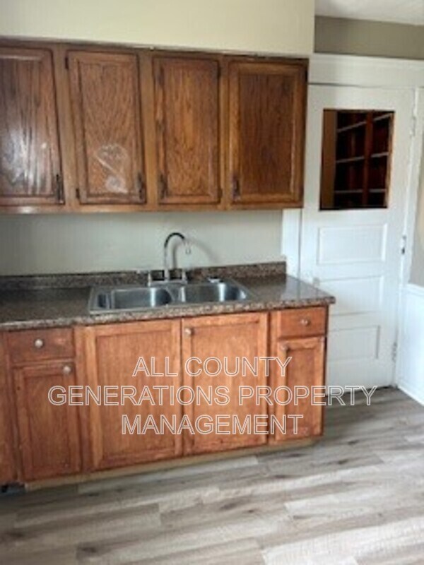 Foto del edificio - 7700 Goodman Ave