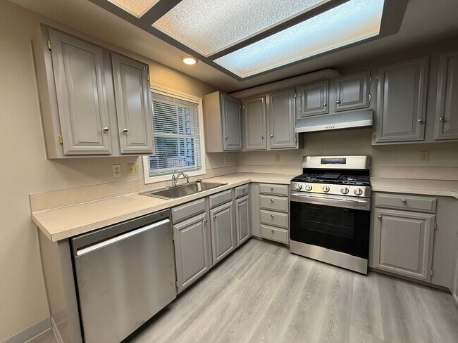 Foto del edificio - Lovely SE 4 bed 2 Bath Duplex in Mil Park ...